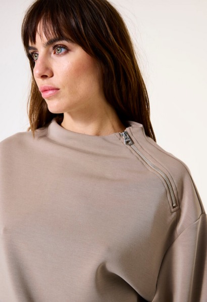 Screenshot 2025 08 25 at 11 12 18 taupefarbener sweater garcia