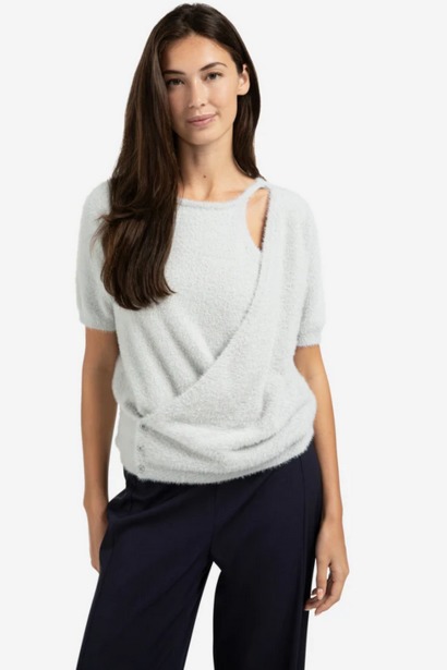 Screenshot 2025 08 25 at 11 03 02 flauschiger kurz%c3%a4rmeliger pullover mit detail in wickeloptik